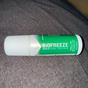 BAND NEW BIOFREEZE COOL THE PAIN